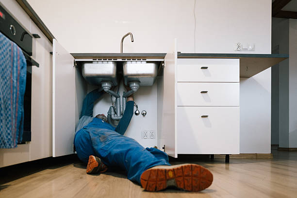 Professional Emergency Plumber technician working in Kathleen, FL